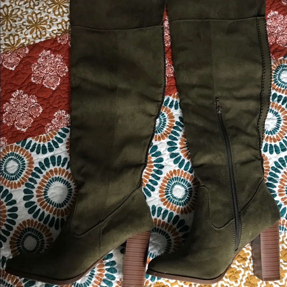 WOMEN’S BOOTS